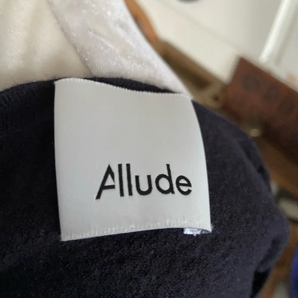 Allude - Picture 3 of 3